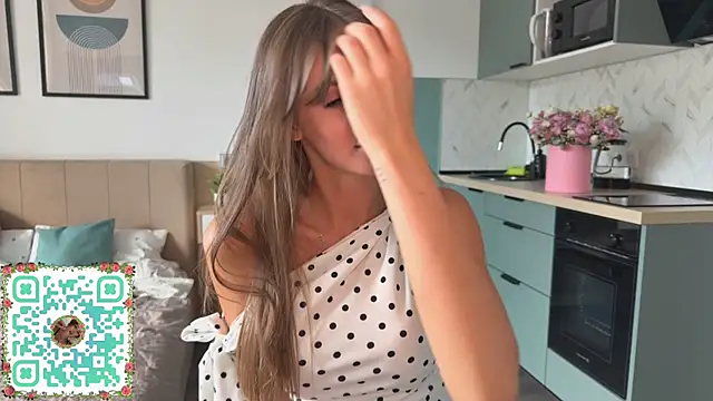 MonaBlisss webcam