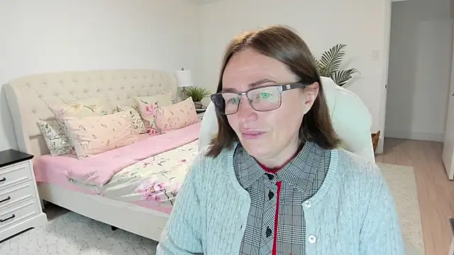 Vika73 live cam on StripChat