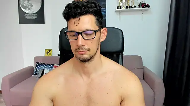 BrutusK08 live cam on StripChat