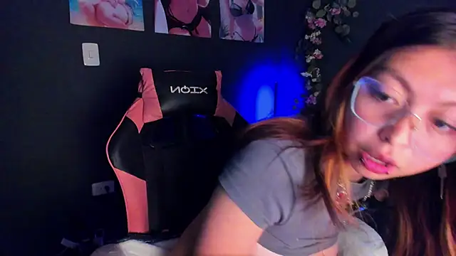 Kira_Exxe webcam
