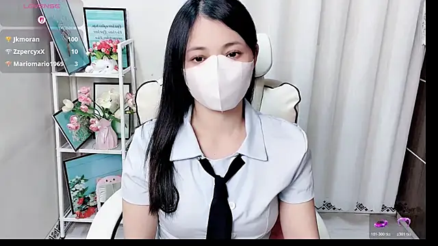 Clover_Nhi live webcam show