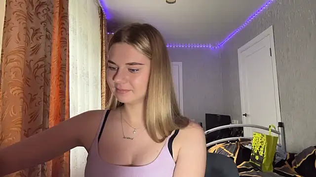 HoneysPiee live webcam show