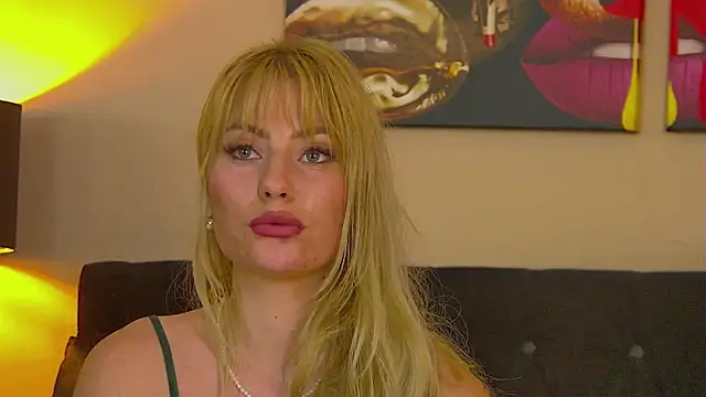 MisshaNight live webcam show