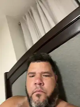 HotDominicanCum webcam