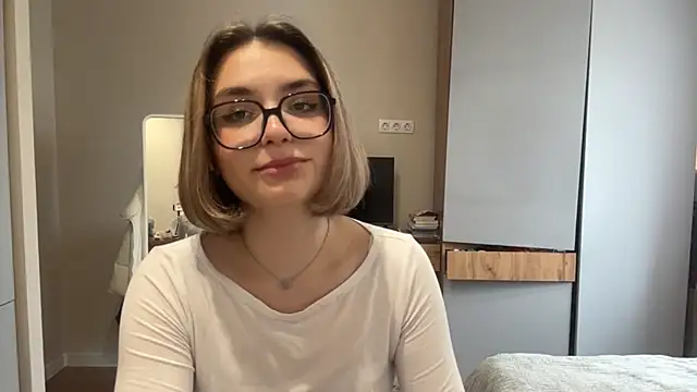 annavelvetfire (F teen) - flash my bra