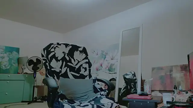 lara_heaven webcam