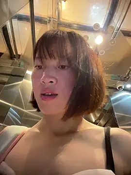 littleqiu (F young) - 学姐为咯赚学费，出卖身体，学校图书馆搞刺激，达到目标现场脱内内M腿3分钟