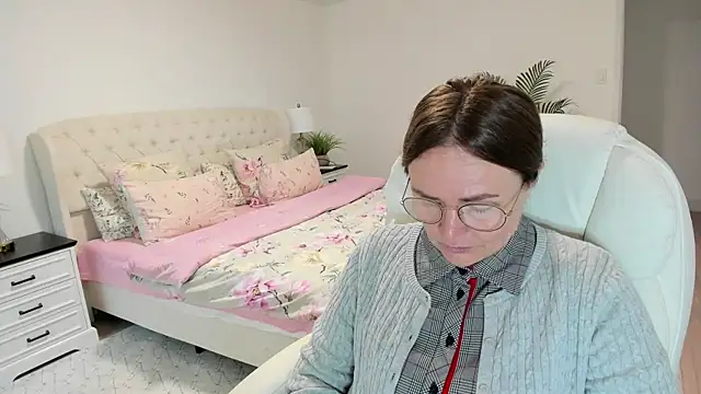 Vika73 live webcam show