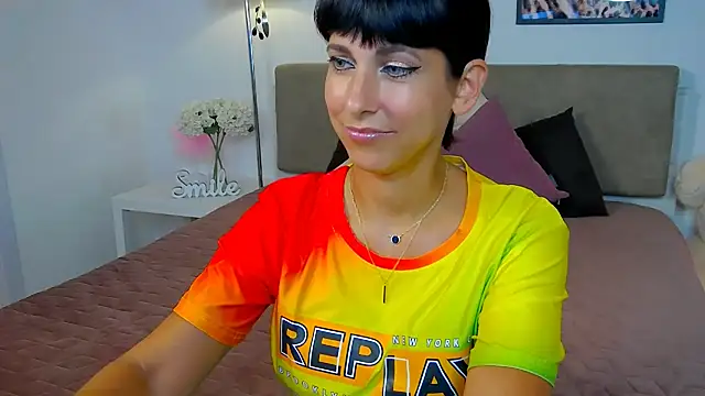 HeidieRaven live cam on StripChat