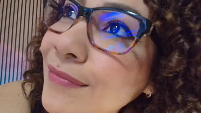 JuliRamirez live webcam