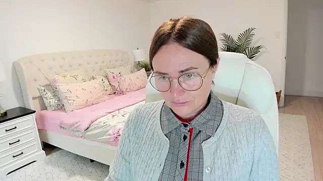 Vika73 live webcam show