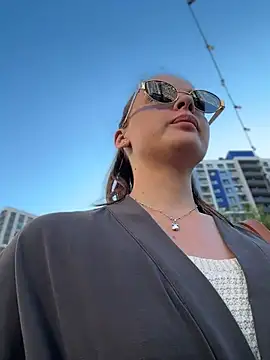kristirich (F young) - Play with tits🍒