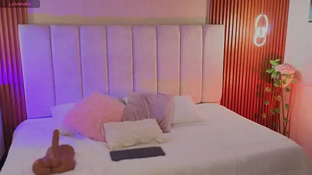 SofiaCortes4 live cam on StripChat