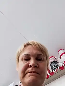 LittleFlower777 live cam on StripChat