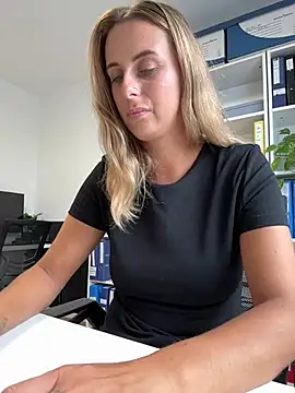 hii_lolla (F young) - Last tip video