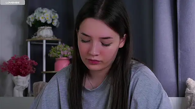lowoncoming (F young) - genlte thongs seduction