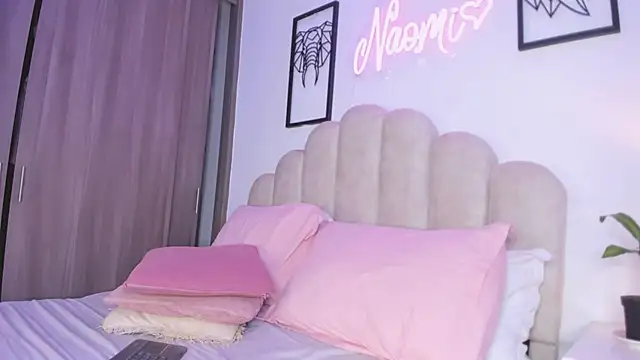 naomiasha (Ask my age) - show pussy + fuck it with dildo