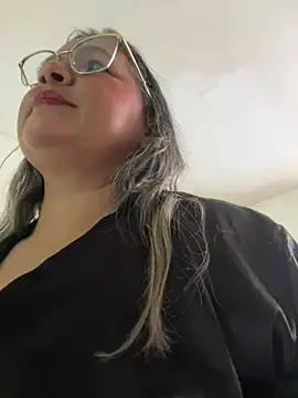 Lucy_Milf_474 webcam
