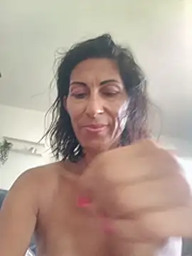 ambra84 (Ask my age) - Masturbazione al sole