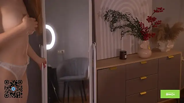 emmiellee (F young) - Ur cock demands the attention of my lips