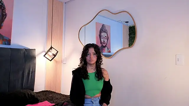 jullzz__ (F teen) - show ass and spank x8
