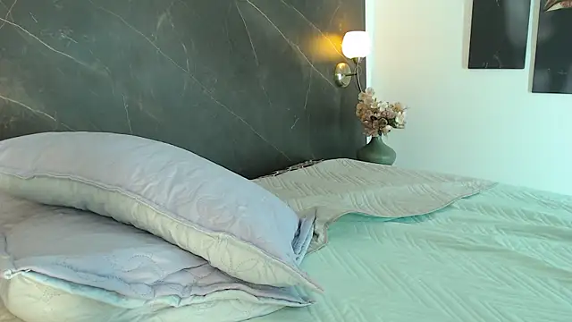 diana_rein_ (F young) - FINGER IN ASS