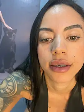 Morenaviip live webcam show
