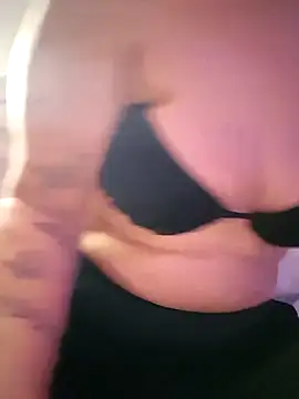 Sweettinydiamond live webcam show