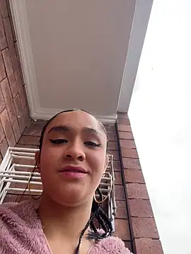 Isabella-Teen live cam