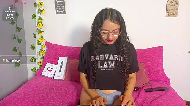 emiily_curly - Emiily_curly's free webcam - UK Sex Cams