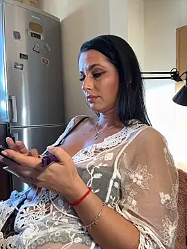 Hotmomcheckk_ live webcam show