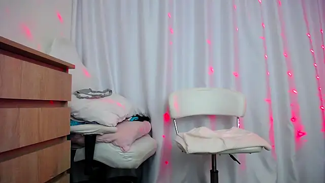 faceless_ live cam on StripChat