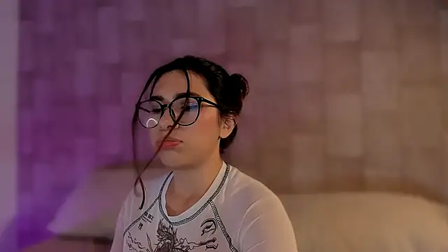 sara_doll77 webcam