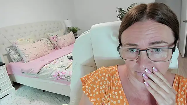 Vika73 live webcam show