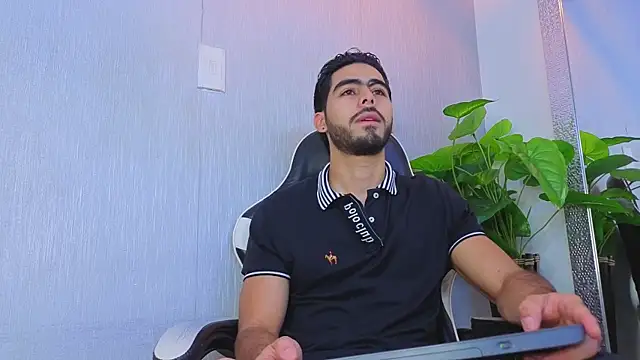 Markos_Miles webcam