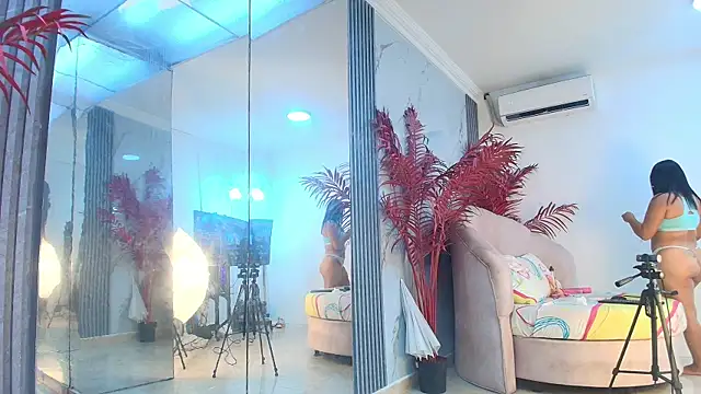 KatiiaVega webcam
