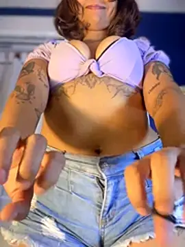 LeylaKnox webcam