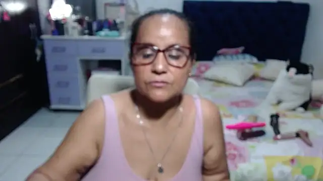 pervert_mommy_ live cam on StripChat
