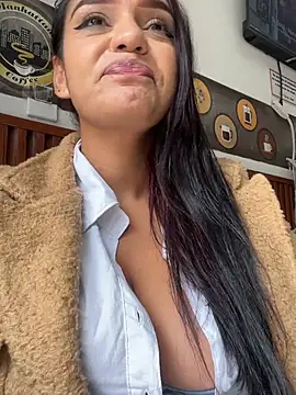 Sara-77 live webcam show