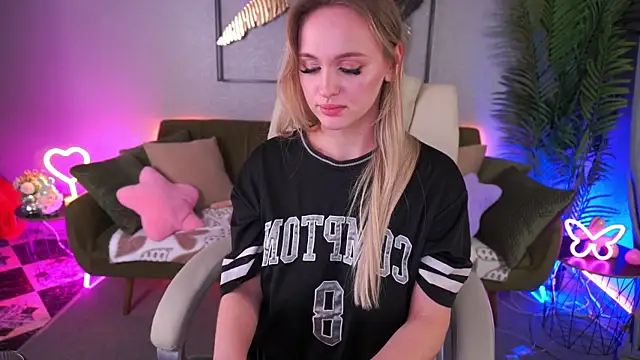 LylaYeess webcam