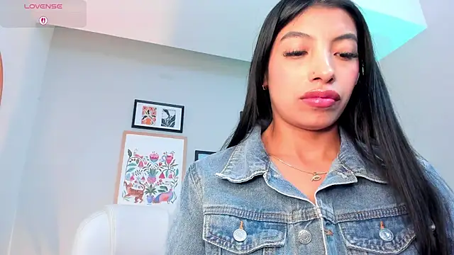Tiffany_Low webcam