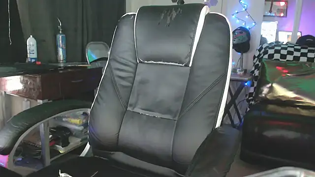 TypicalDepot5 live cam