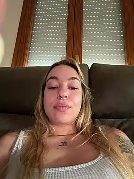 lunavelveett live webcam