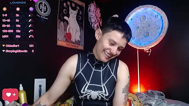 girl_intense444 webcam