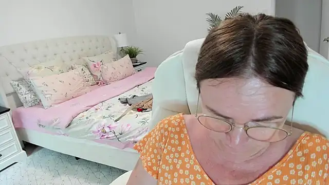 Vika73 live webcam show