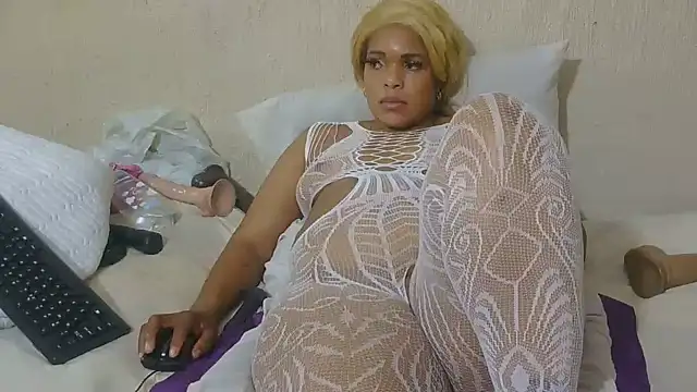 YellowPeaches webcam