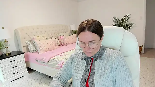 Vika73 live sex cam