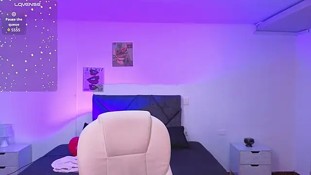 _sharlotte777 live cam on StripChat