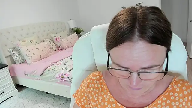 Vika73 live webcam show
