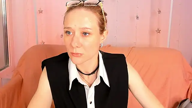 NikaBond live cam on StripChat